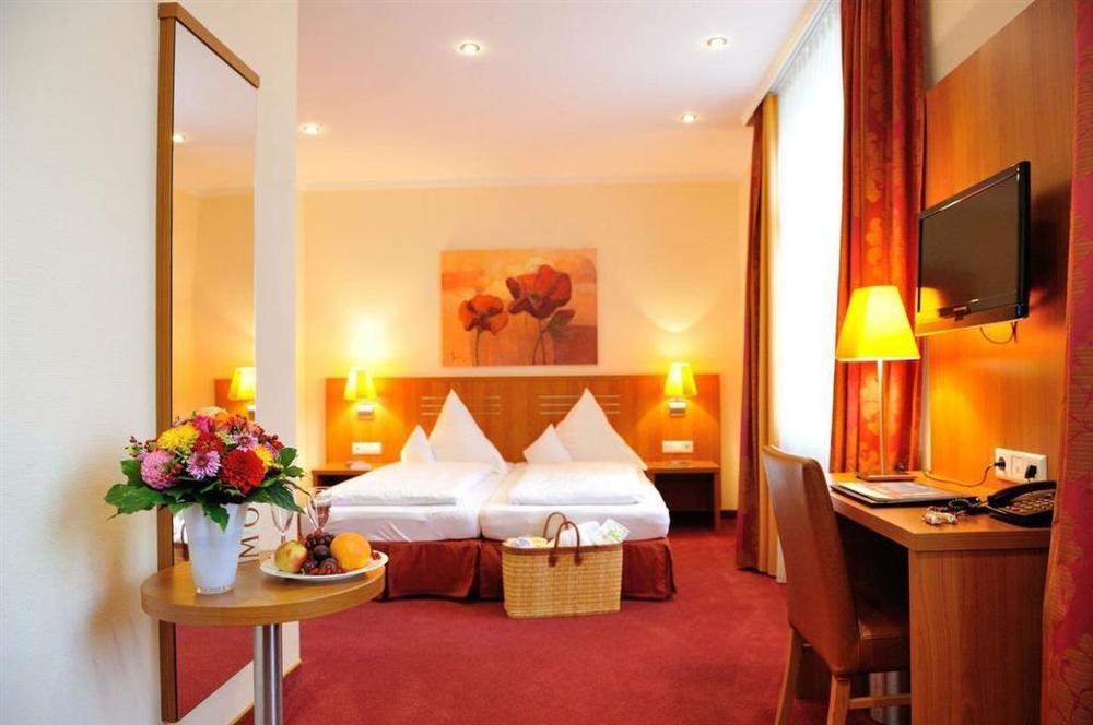 לינדאו Hotel Vis A Vis חדר תמונה