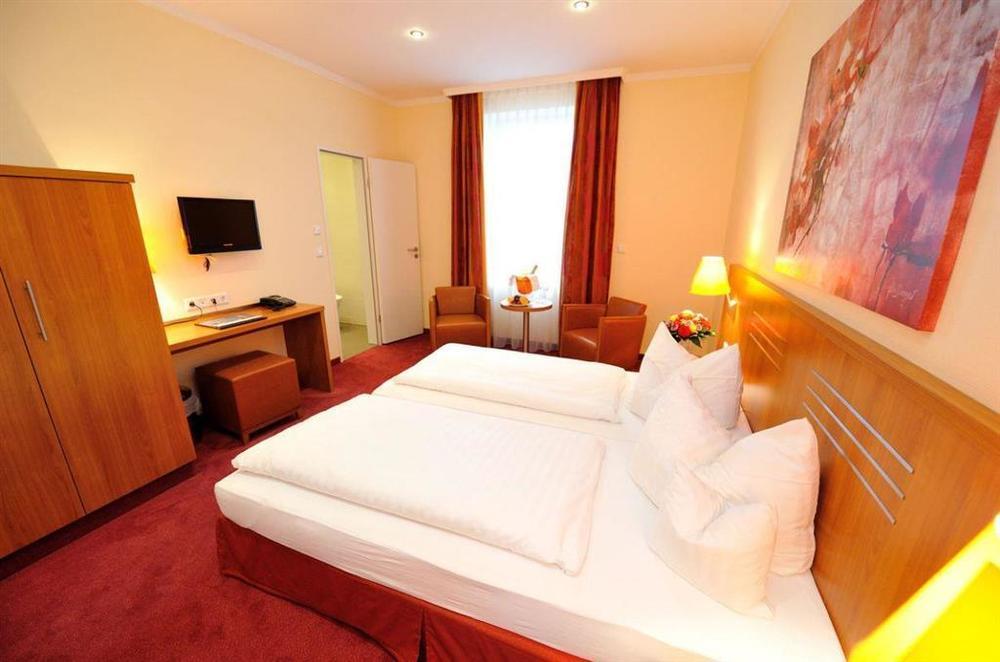 לינדאו Hotel Vis A Vis חדר תמונה