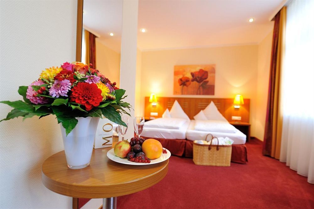 לינדאו Hotel Vis A Vis מראה חיצוני תמונה