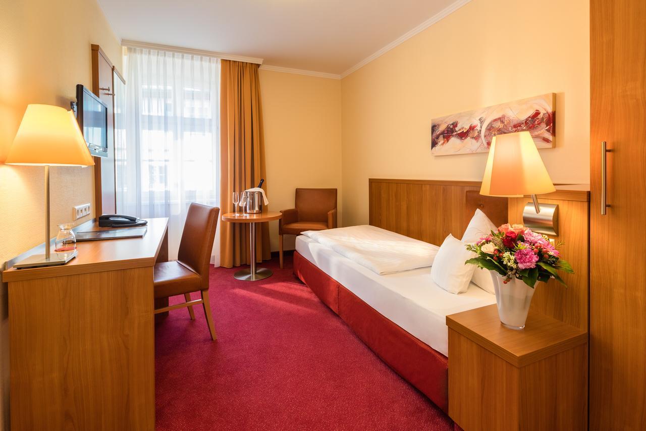 לינדאו Hotel Vis A Vis מראה חיצוני תמונה