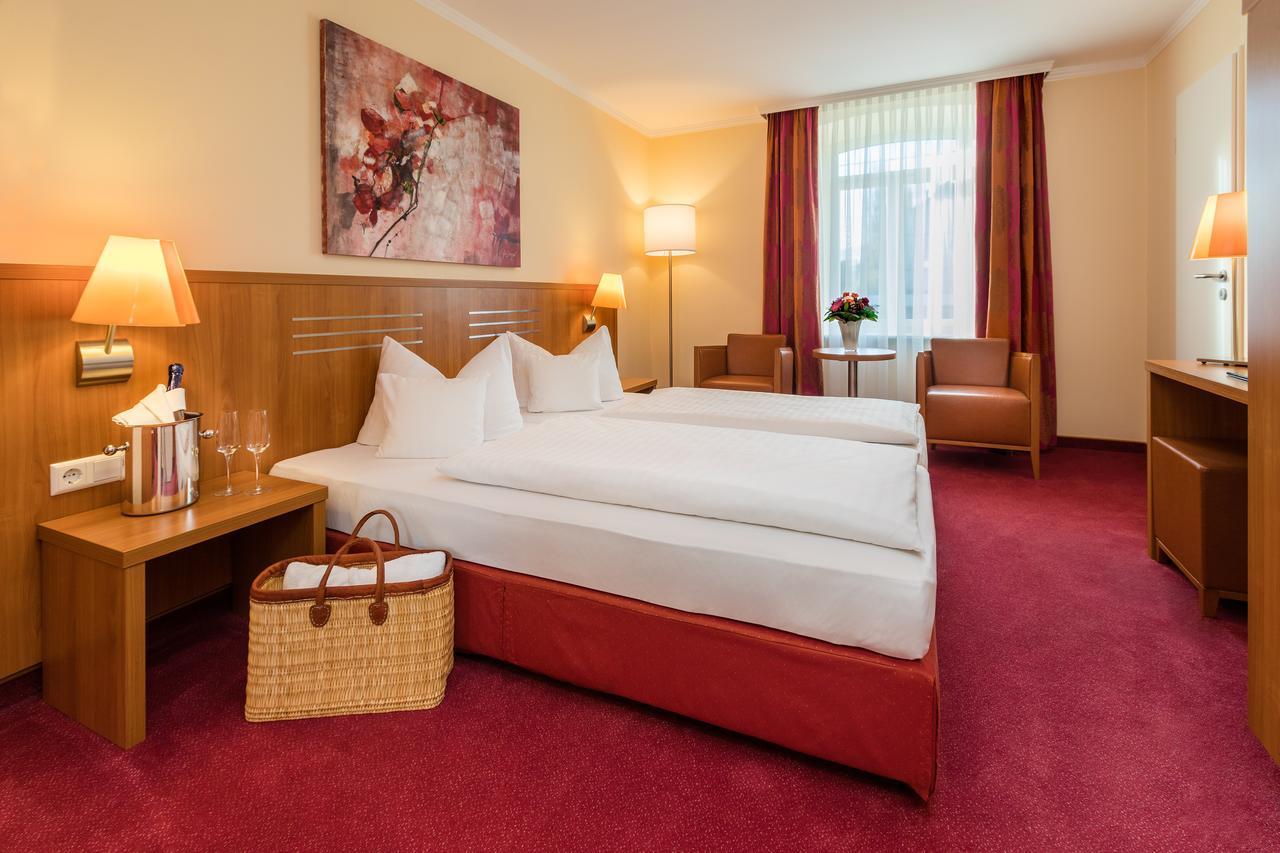 לינדאו Hotel Vis A Vis מראה חיצוני תמונה