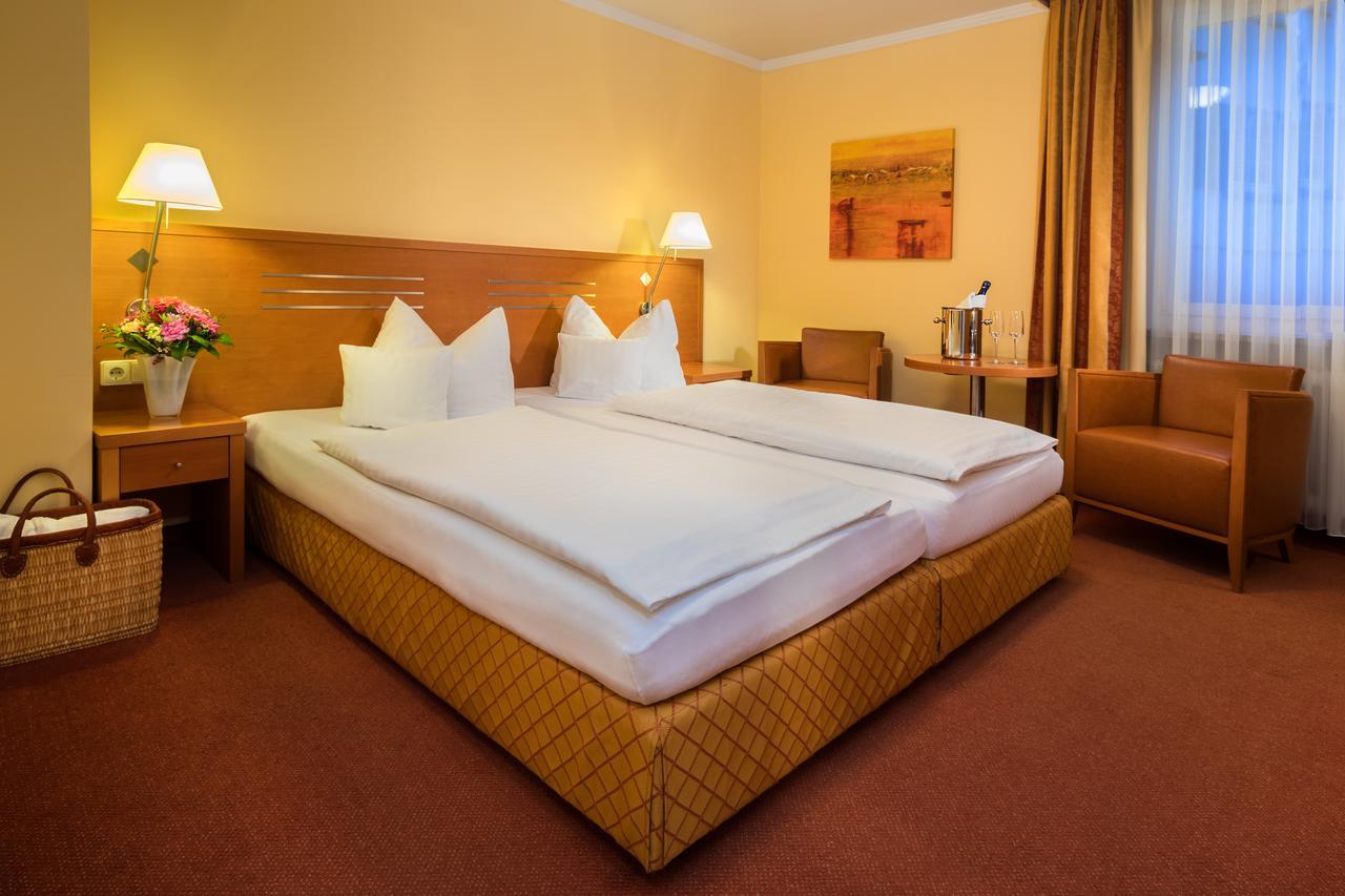 לינדאו Hotel Vis A Vis מראה חיצוני תמונה