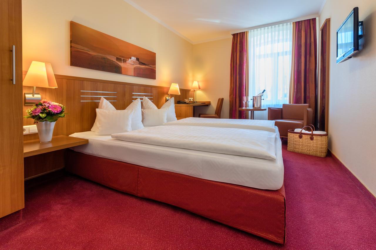 לינדאו Hotel Vis A Vis מראה חיצוני תמונה