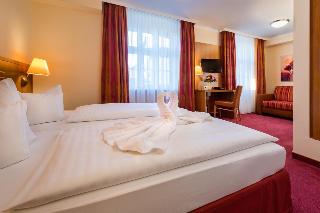 לינדאו Hotel Vis A Vis מראה חיצוני תמונה