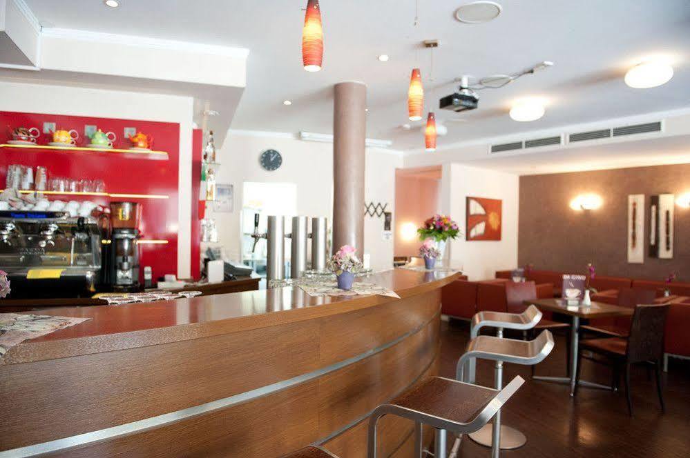 לינדאו Hotel Vis A Vis מראה חיצוני תמונה