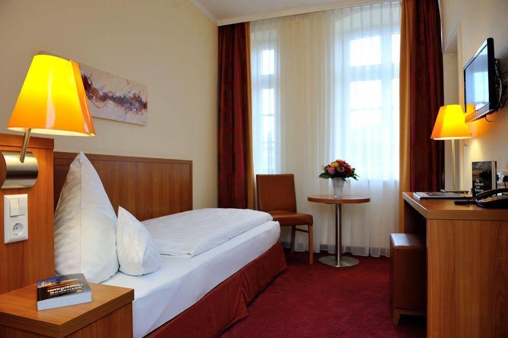 לינדאו Hotel Vis A Vis מראה חיצוני תמונה