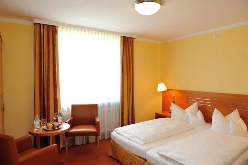 לינדאו Hotel Vis A Vis מראה חיצוני תמונה