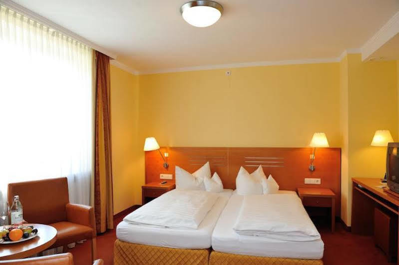 לינדאו Hotel Vis A Vis מראה חיצוני תמונה