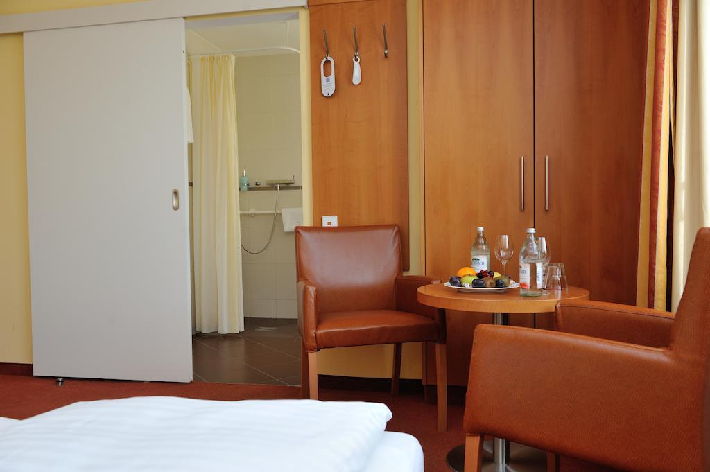 לינדאו Hotel Vis A Vis מראה חיצוני תמונה