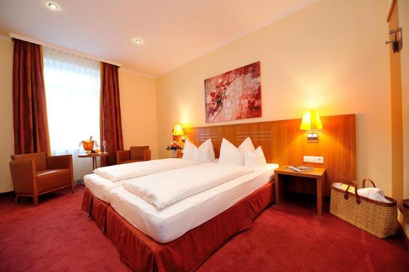 לינדאו Hotel Vis A Vis מראה חיצוני תמונה